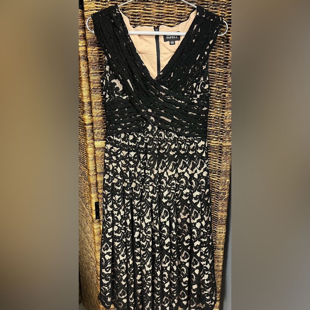 Adrianna Papell-Black Lace Cocktail dress-Size:4, Pre- Owned Excellent condition
